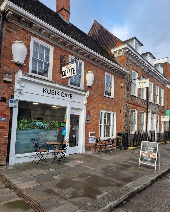 Kubik Cafe shopfront on High Street, High Wycombe, with tables outside